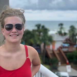 Meet your Posher, Elizabeth